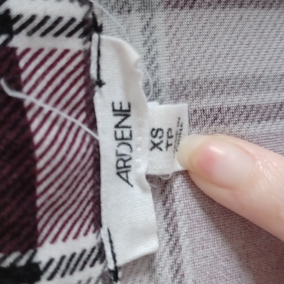 Ardene xs plaid button up shirt - Picture 2 of 3